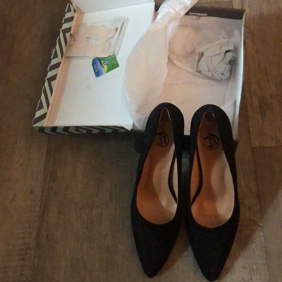 Black suede shoes size 11 - Picture 5 of 9